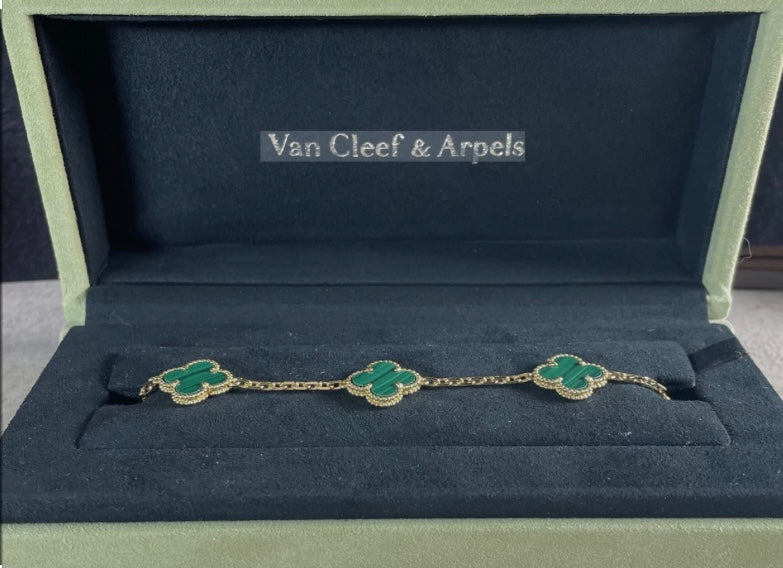 Emerald Glow Alhambra Bracelet – Timeless Green Luxury (Trending Now)