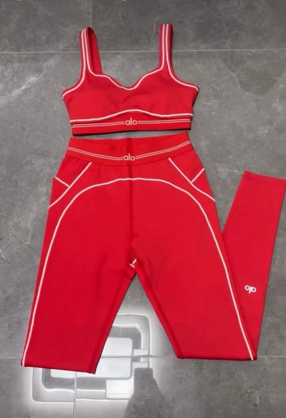 Alo Yoga Matching Set – Sculpting Leggings + Sports Bra | Viral Activewear